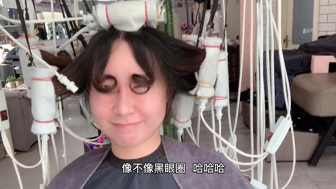 圆脸小姐姐希望能相亲成功,发型太素可不行,斩男必备长发大波浪